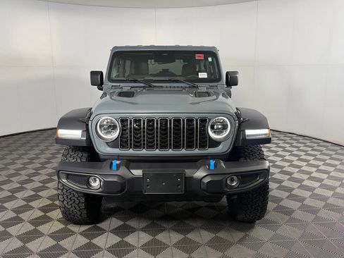 Used 2025 Jeep Wrangler Unlimited Rubicon 4xe w/ Technology Group AWD/4WD image 4