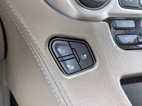Used 2018 GMC Yukon XL SLT w/ Premium Edition AWD/4WD image 27