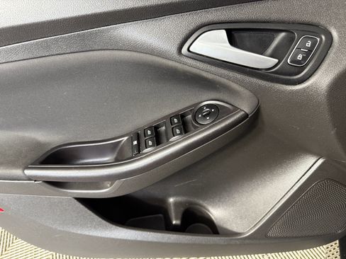 Used 2018 Ford Focus SE image 23