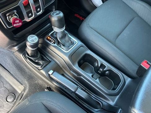 Used 2020 Jeep Wrangler Sport AWD/4WD image 23