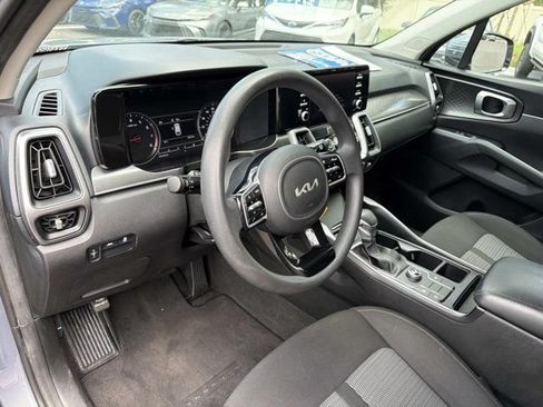 Used 2023 Kia Sorento LX FWD image 11