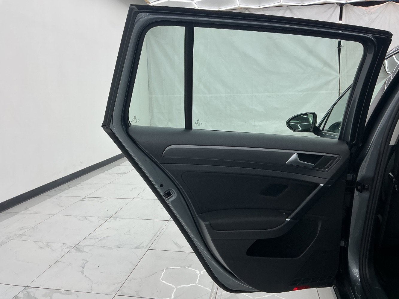 Used 2019 Volkswagen Golf S AWD/4WD image 24