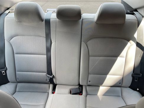 Used 2018 Hyundai Elantra SEL image 19