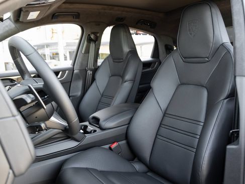 Certified 2026 Porsche Cayenne S AWD/4WD image 5
