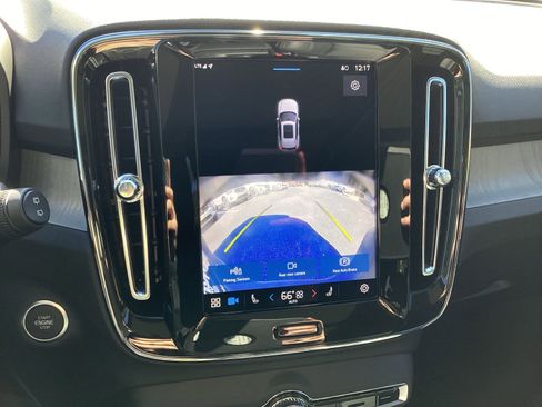 Certified 2025 Volvo XC40 B5 Core w/ Protection Package Premier image 25