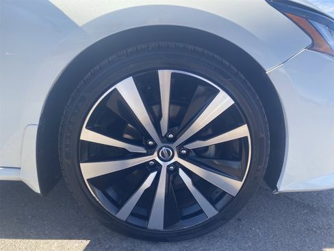 Used 2020 Nissan Altima 2.5 Platinum image 11