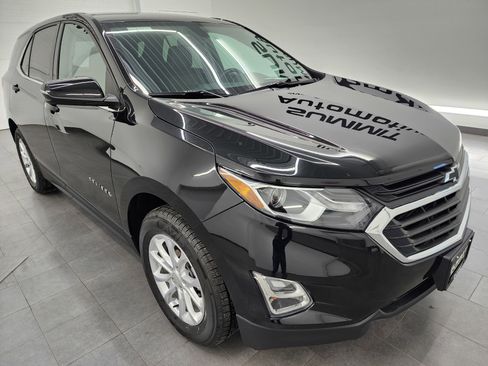 Used 2019 Chevrolet Equinox LT image 2