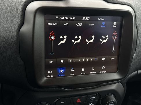 Used 2023 Jeep Renegade Latitude image 21