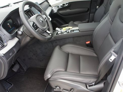 New 2026 Volvo XC90 B6 Ultra image 18