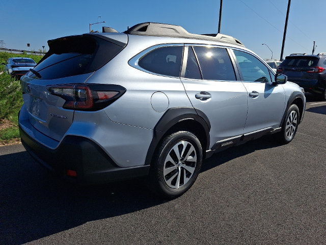 Used 2023 Subaru Outback Premium AWD/4WD image 7