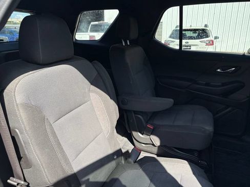 Used 2023 Chevrolet Traverse LT FWD image 11