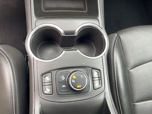 Used 2022 GMC Terrain SLT AWD/4WD image 25