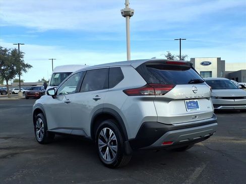 Used 2021 Nissan Rogue SV image 4