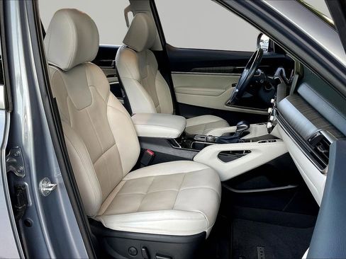 Used 2024 Kia Telluride EX w/ EX Captain's Chair Package AWD/4WD image 30