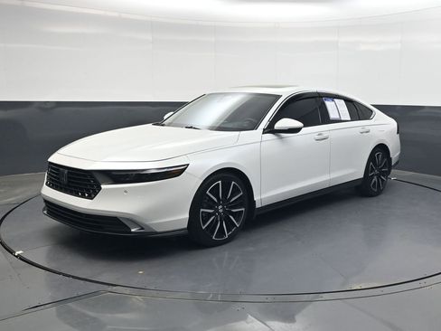 Used 2023 Honda Accord Touring image 8