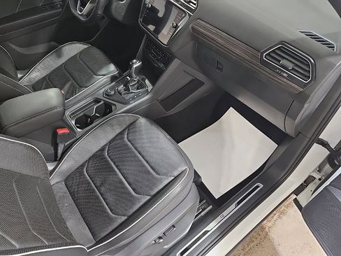 Used 2022 Volkswagen Tiguan SEL R-Line image 12