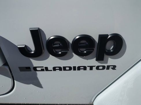 New 2026 Jeep Gladiator Sahara image 13
