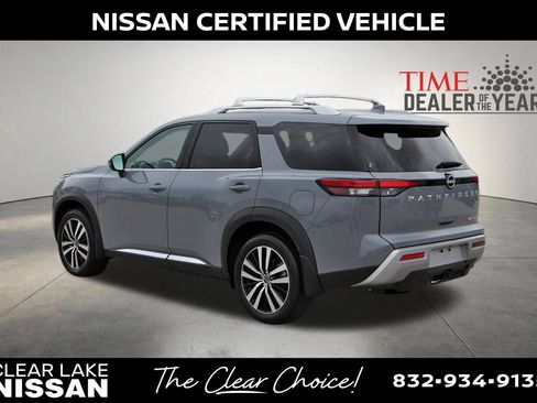 Certified 2025 Nissan Pathfinder Platinum w/ Cargo Package FWD image 6