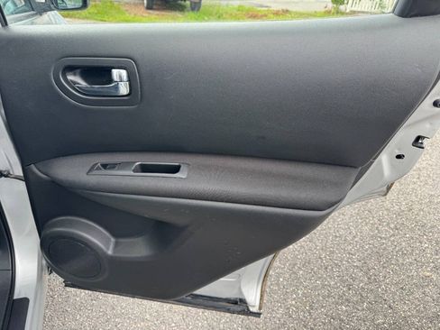 Used 2015 Nissan Rogue S FWD image 42