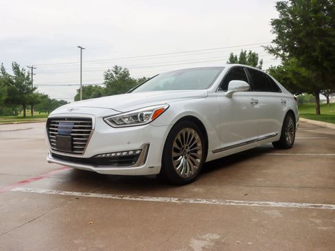 Used 2018 Genesis G90 3.3T Premium RWD image 3