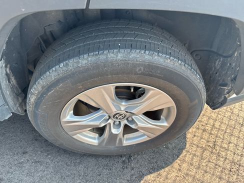 Used 2024 Toyota RAV4 XLE FWD image 5