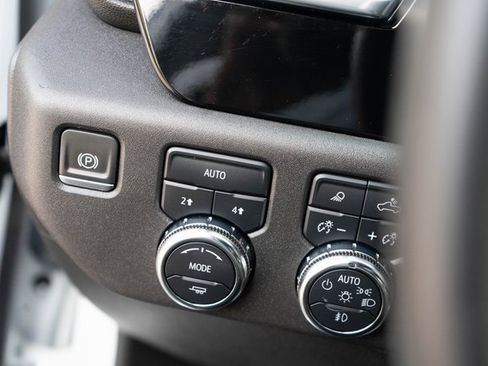 Used 2024 GMC Sierra 1500 SLT image 26