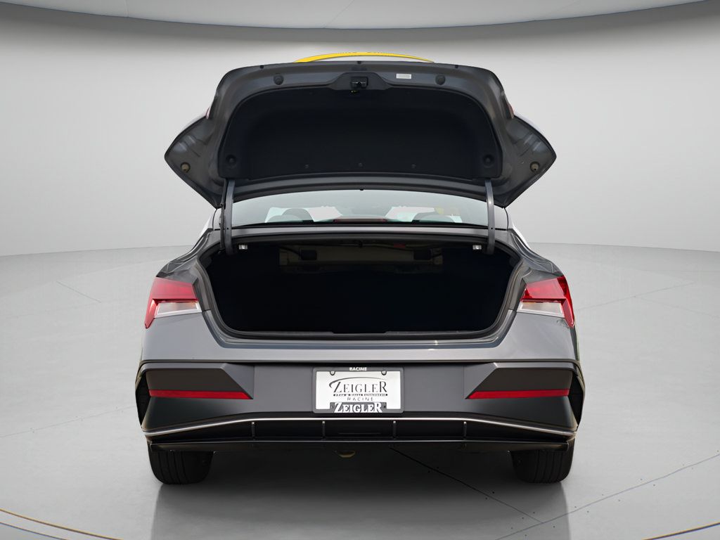 Certified 2024 Hyundai Elantra SEL w/ Convenience Package FWD image 10