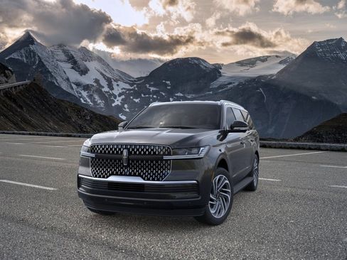 New 2026 Lincoln Navigator Premiere AWD/4WD image 2