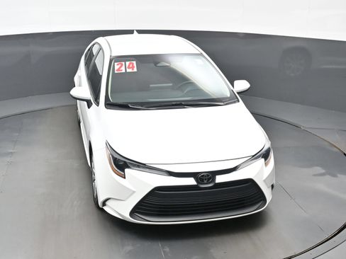 Used 2024 Toyota Corolla LE FWD image 33