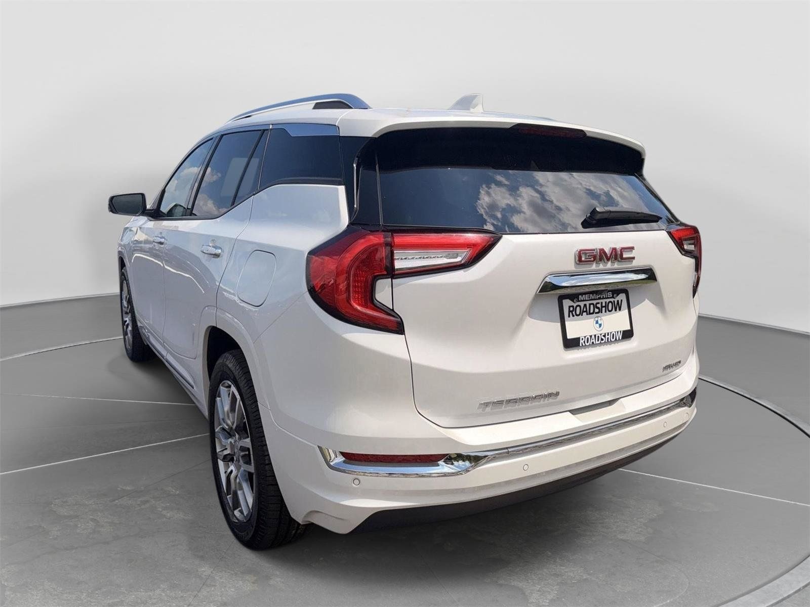 Used 2022 GMC Terrain Denali AWD/4WD image 3