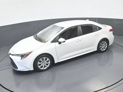 Used 2021 Toyota Corolla LE FWD image 37