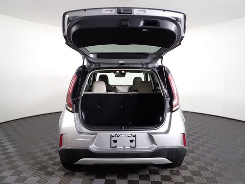 Used 2025 Kia Soul LX w/ LX Technology Package FWD image 12
