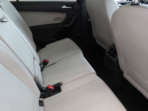 Used 2020 Volkswagen Tiguan SE R-Line image 26