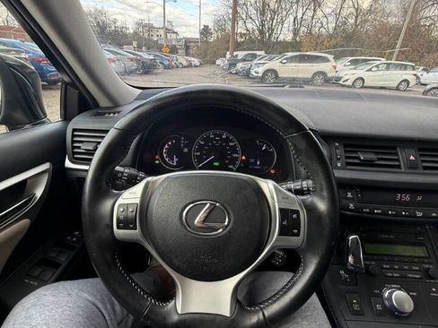 Used 2013 Lexus CT 200h image 32