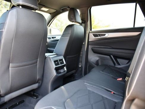 New 2026 Volkswagen Atlas Cross Sport SE image 17