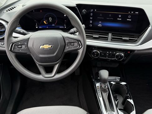 Certified 2024 Chevrolet Trax LT image 11