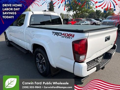 Used 2019 Toyota Tacoma TRD Sport AWD/4WD image 7