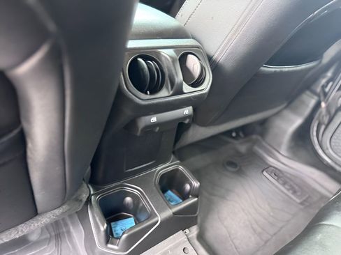 Used 2023 Jeep Gladiator Willys image 21