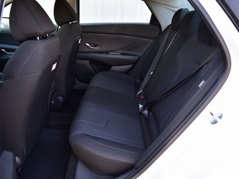 New 2025 Hyundai Elantra SE image 19