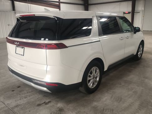 Used 2024 Kia Carnival LX image 5