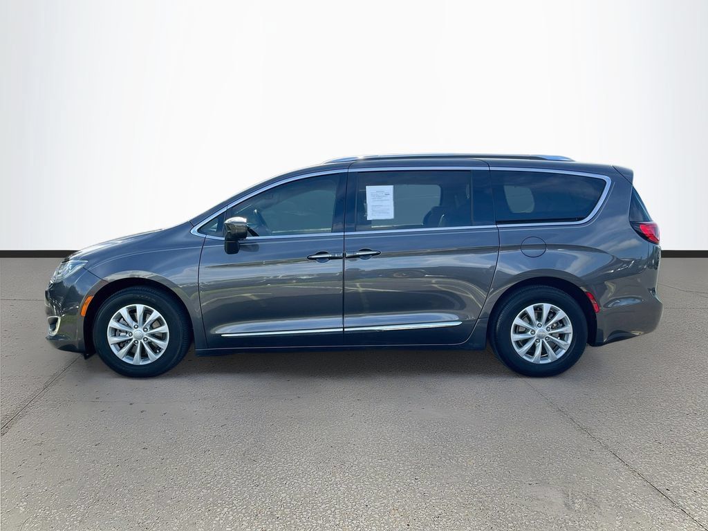 Used 2018 Chrysler Pacifica Touring-L w/ Premium Audio Group FWD image 4