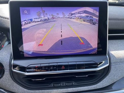 Used 2022 Jeep Compass Latitude FWD image 14