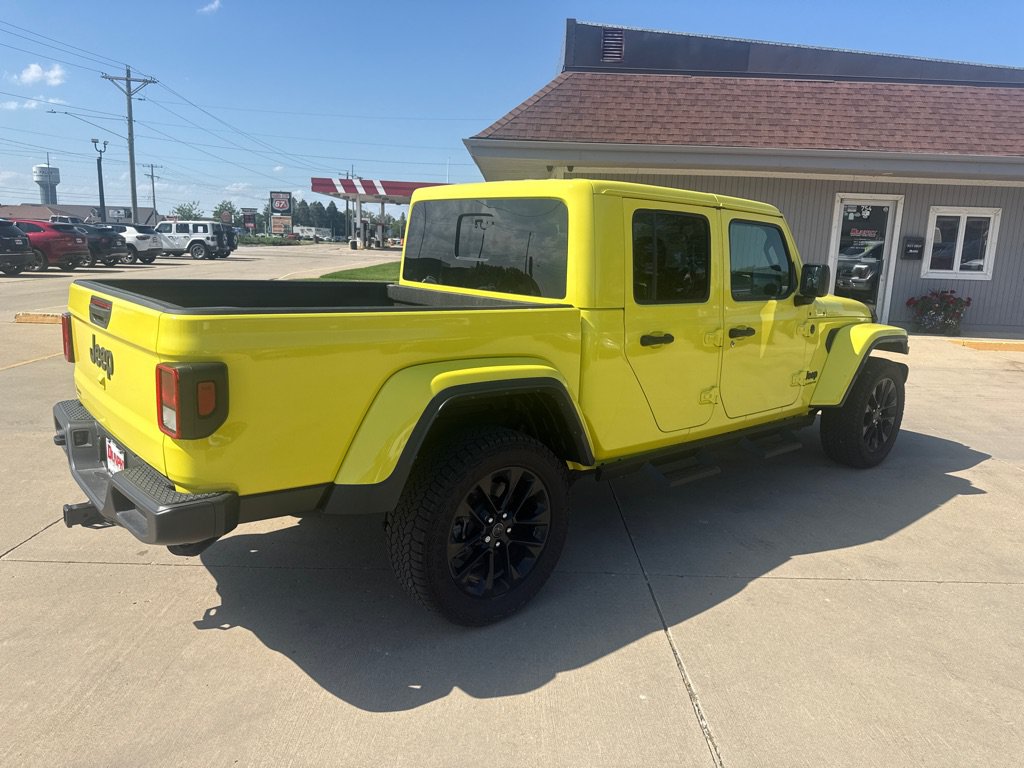 Used 2024 Jeep Gladiator Sport AWD/4WD image 4