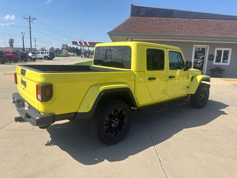 Used 2024 Jeep Gladiator Sport AWD/4WD image 4