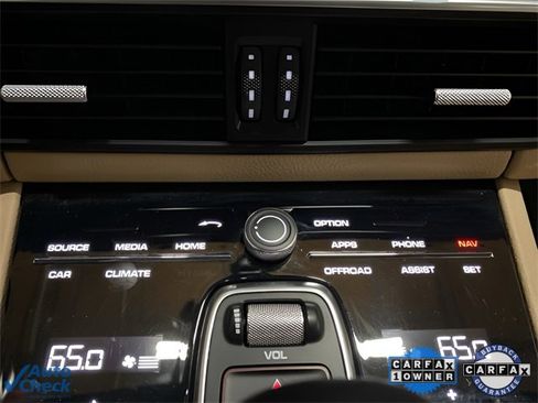 Used 2022 Porsche Cayenne w/ Premium Package image 51