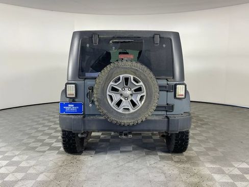 Used 2015 Jeep Wrangler Unlimited Rubicon w/ Connectivity Group AWD/4WD image 16