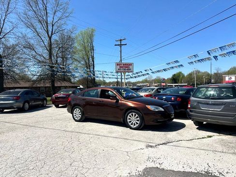Used 2013 Chrysler 200 Touring image 2