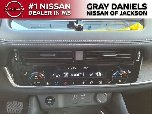 Certified 2025 Nissan Rogue Platinum w/ Platinum Premium Package image 18