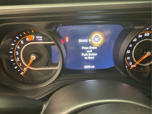 Used 2025 Jeep Wrangler Sahara image 14