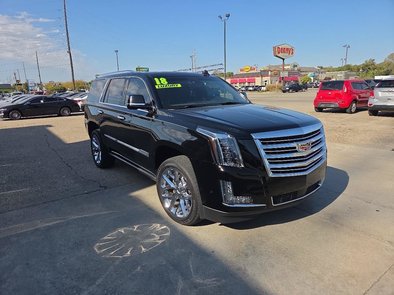 Used 2018 Cadillac Escalade Platinum AWD/4WD image 4